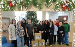 Под руководством директора МБОУ ДО ДЮЦ В.В.Чичиль, сотрудники отправили новогодние сладкие подарки.