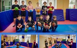 Педагоги П.А.Корчагин и С.Т.Тюребаев провели спортивное мероприятие «Подвижные игры с мячом», в котором приняли участие обучающиеся МБОУ ДО ДЮЦ.