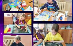 В МАОУ СОШ № 34 педагоги МБОУ ДО ДЮЦ Л.В. Барыльникова и М.А. Конопатова организовали выставку, посвященную Дню космонавтики.