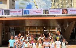 Воспитанники МБОУ ДО ДЮЦ посетили спектакль «Любопытный слоненок» в Краснодарском краевом театре кукол.