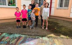 творческий конкурс рисунков на асфальте «Цветное лето под ногами»